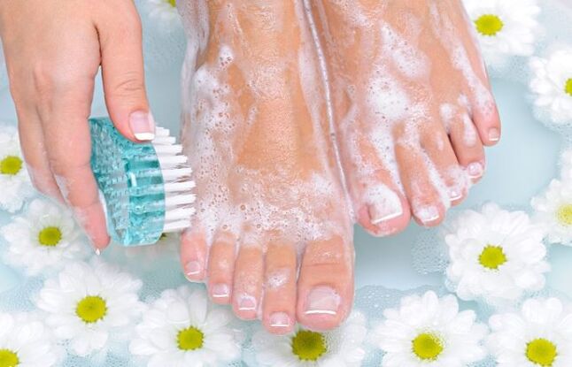 umivanje stopal proti glivicam